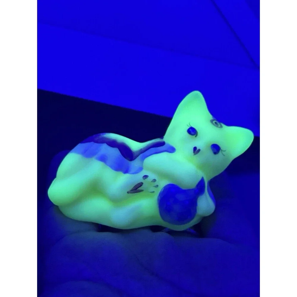 Fenton Art Glass Burmese Kitten Cat W/Ball 100 Years Vtg UV Glow 5044 Figurine